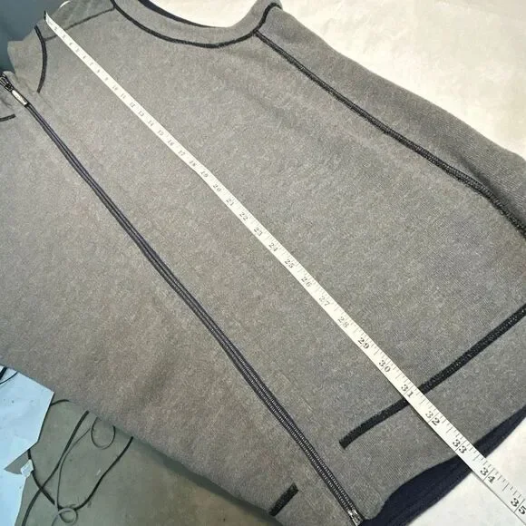 Tommy Bahama Men's Dual-Tone Gray and Navy Vest - Picture 8 of 8